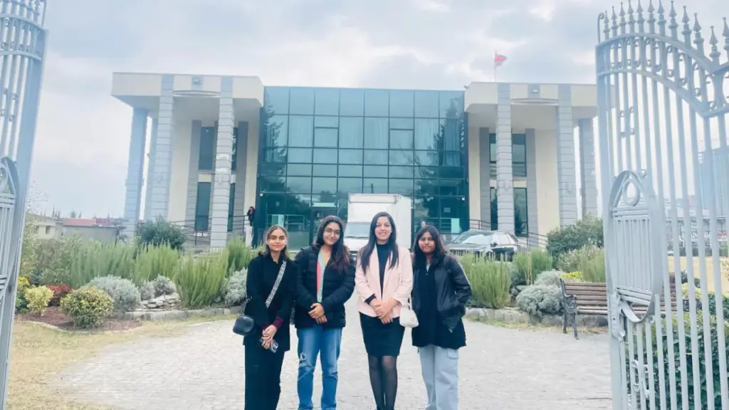 Grigol Robakidze University (GRUNI)